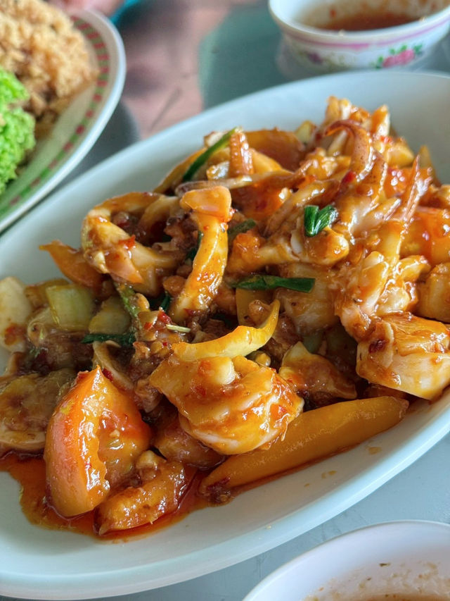 อิ่มอร่อยในราคาไม่แพงที่ร้านเจ้ไพรริมเขื่อน 