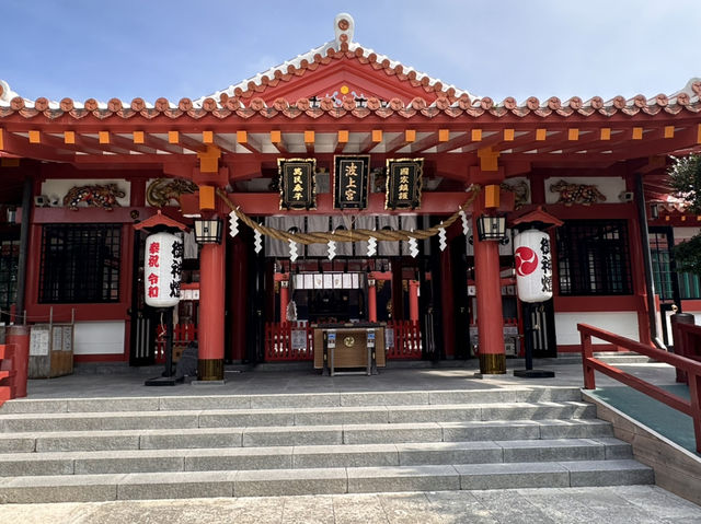 🌊「懸崖上的祈願驚艷！沖繩那霸波上宮：與海浪齊呼吸的神聖儀式」 