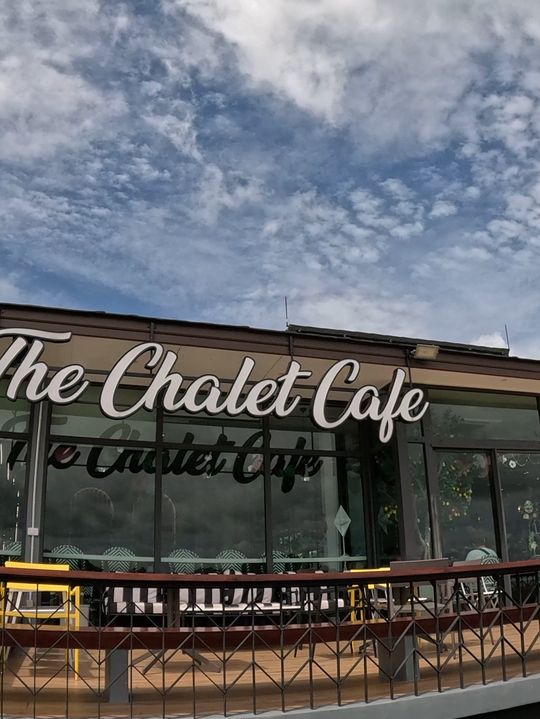 The chalet cafe' คาเฟ่กลางหุบเขา