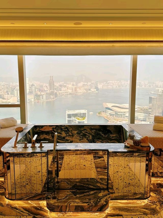 🌇💼 Island Shangri-La, Hong Kong – Luxury Above the Clouds 🛎️🌿