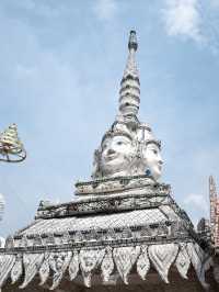 ชวนเที่ยวโบสถ์สีขาวที่ประดับด้วยเปลือกหอยนับล้าน