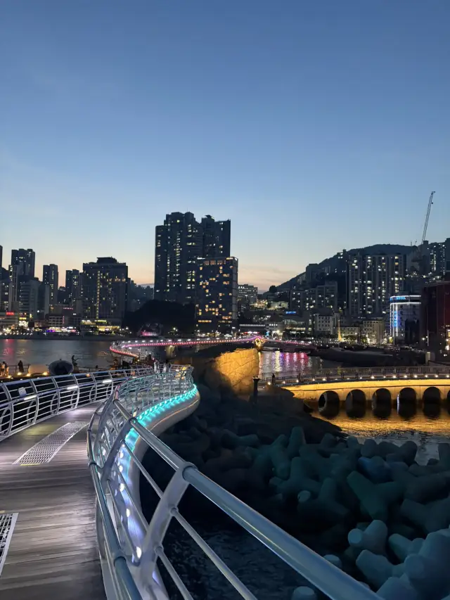 釜山海灘旁華麗的步道