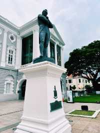 Echoes of Empire – Victoria Concert Hall & Stamford Raffles Statue