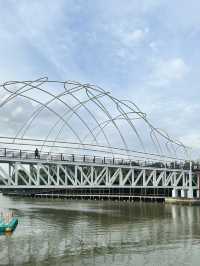 เดินสะพานไม้ สูดกลิ่นป่าชายเลน พระเจดีย์กลางน้ำ 🌿