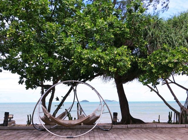 Holiday Specialty Coffee and Beach Bar 