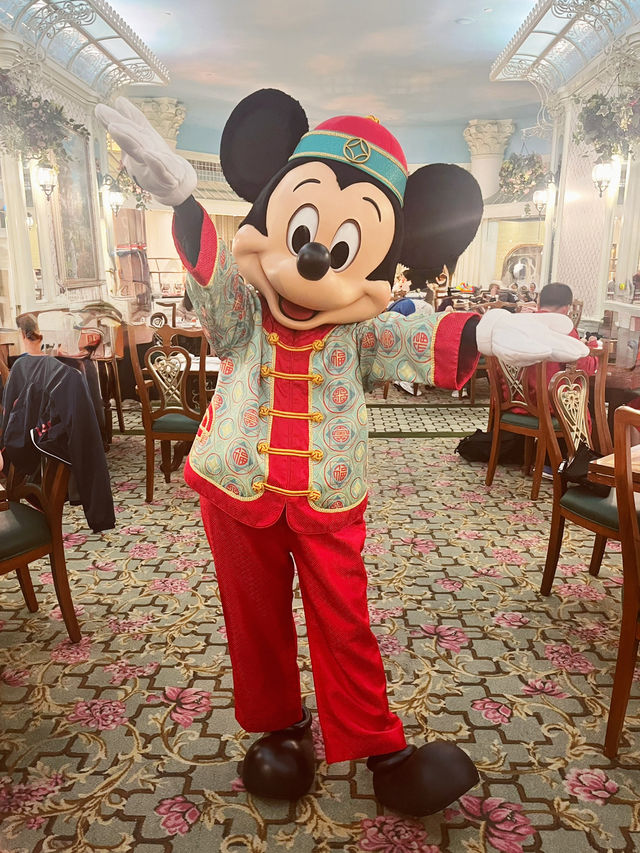 【香港ディズニー公式ホテル】キャラグリビュッフェ★エンチャンテッド・ガーデン・レストラン