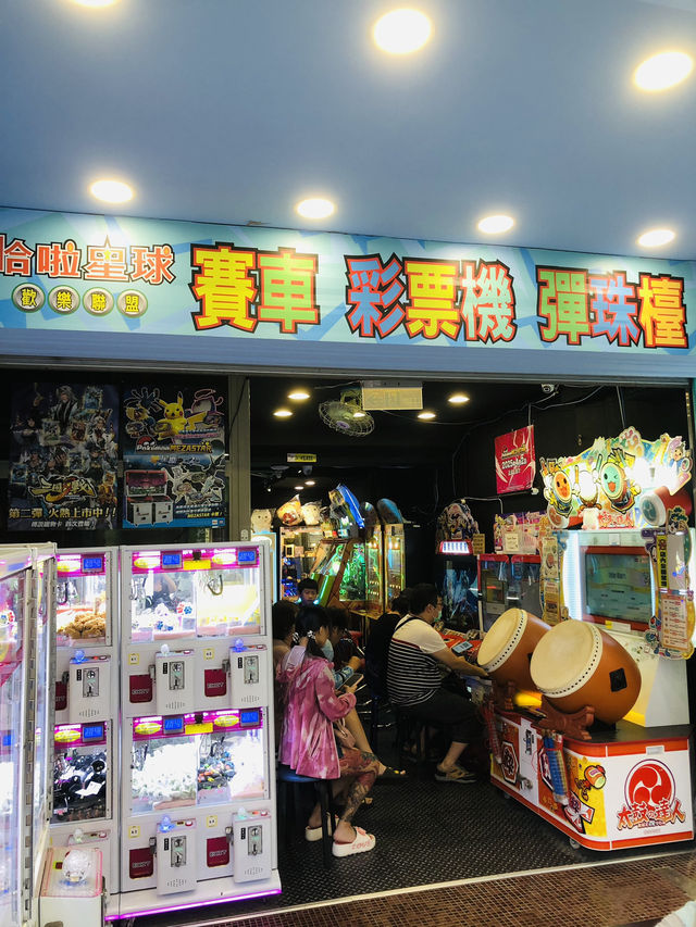 夜市中的遊戲機中心👍👍👍