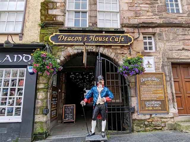 The Royal Mile: A Scottish Tapestry of Time