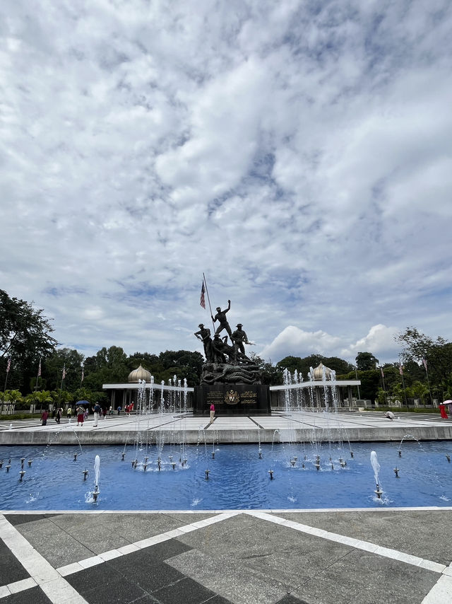 🇲🇾 A Moment of Remembrance at KL's National Monument 🕊️