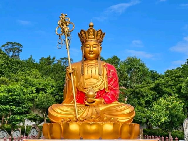 A Peaceful Escape to San Yi Fo Ding Shan Chao Sheng Temple