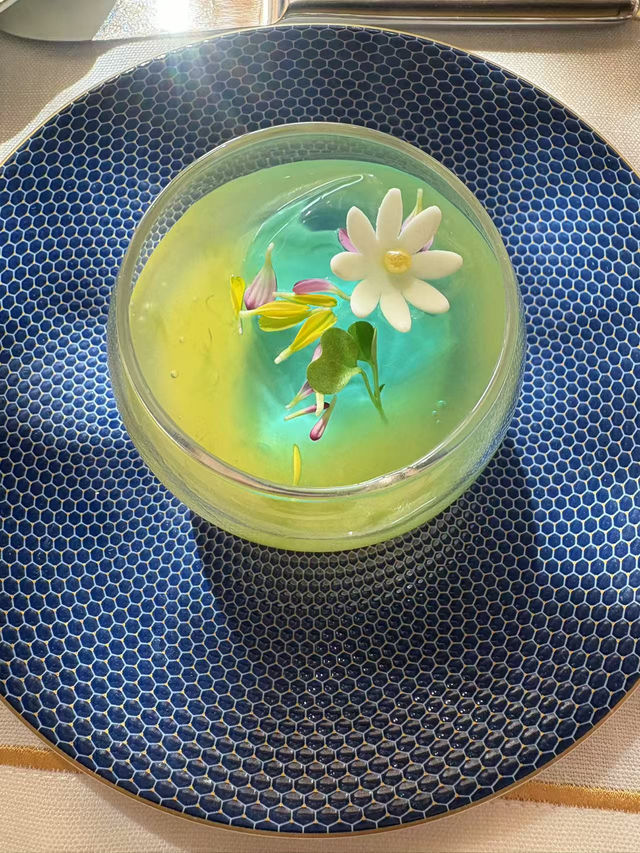 上海浦東麗思卡爾頓酒店 52 樓下午茶，高空之上的優雅食光
