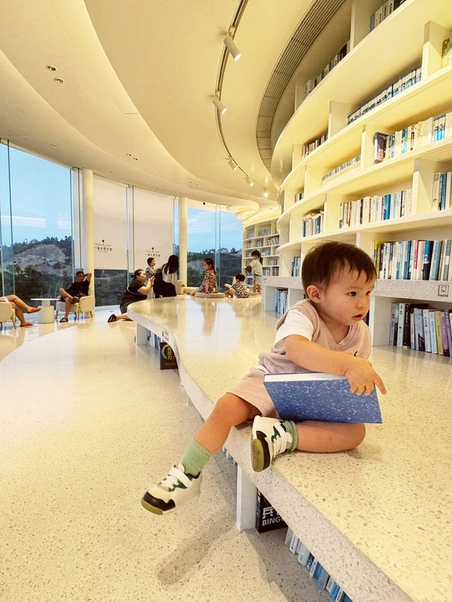 雙月灣泰麗雲頂酒店🏨一滴水圖書館📚 懸崖藝術館 雙月灣泰麗雲頂酒店🏨一滴水圖書館📚 懸崖藝術館
