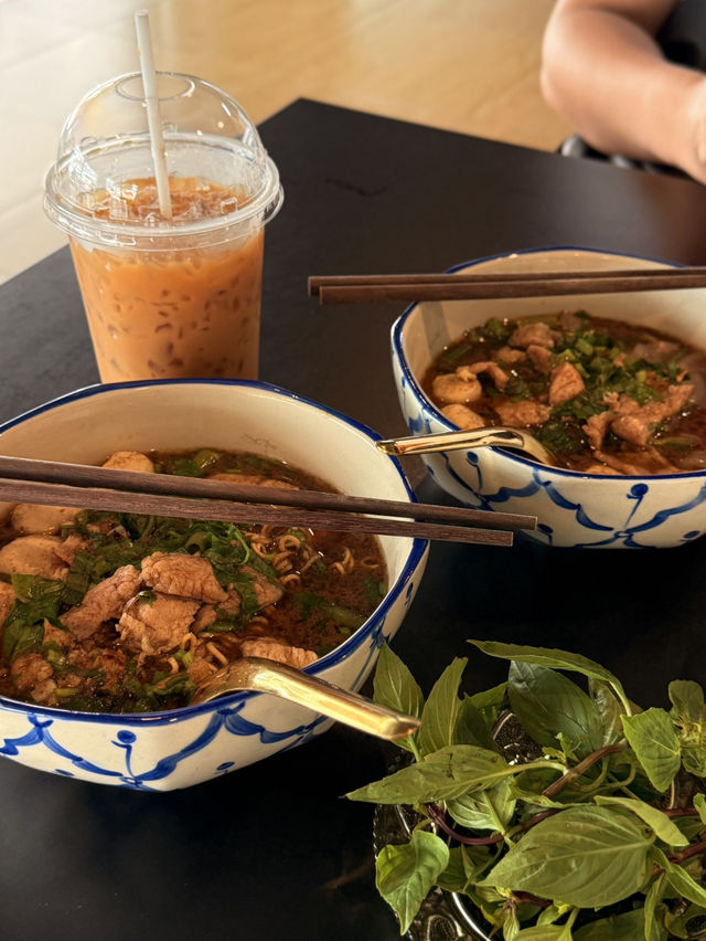 Secret Foodie Gem in Dannok 😍 Authentic Thai spicy Noodles 🥢