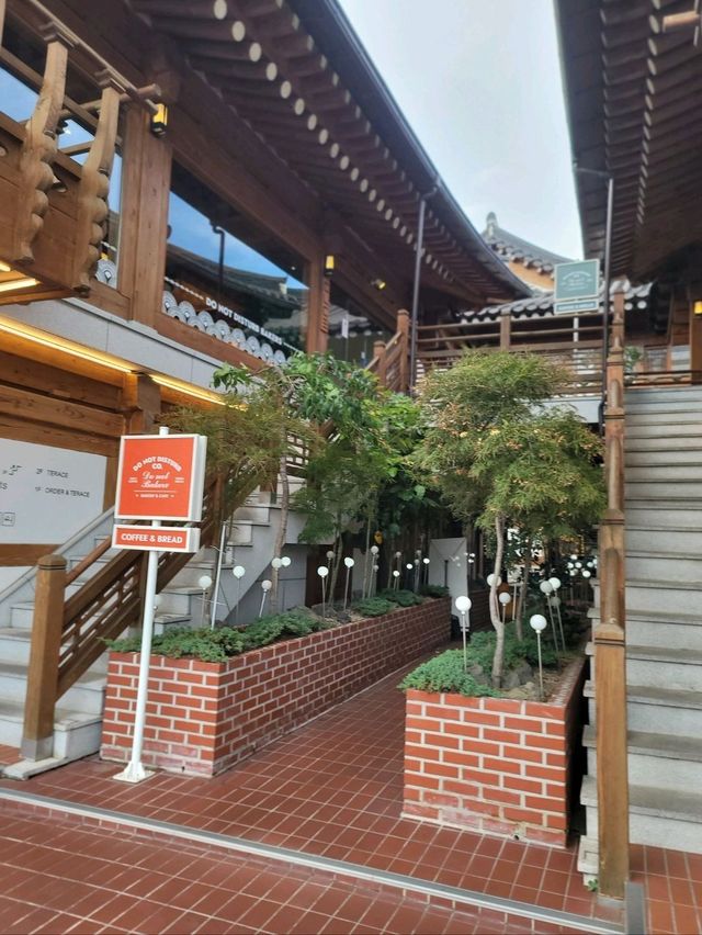 초록 왕릉뷰가 멋진 경주 황리단길 한옥카페💚
