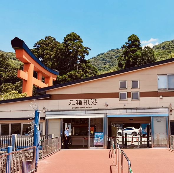 🚢「微風湖上行，富士山與箱根山景盡收眼底。」