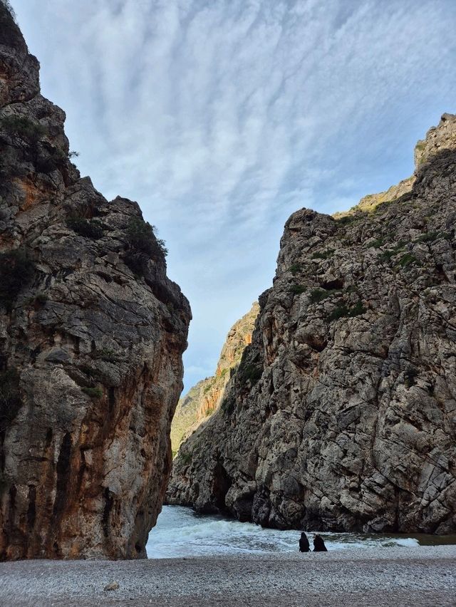 🌅 노을에 물드는 협곡의 해변 , 사칼로브라 Torrent de Pareis 해변🌅