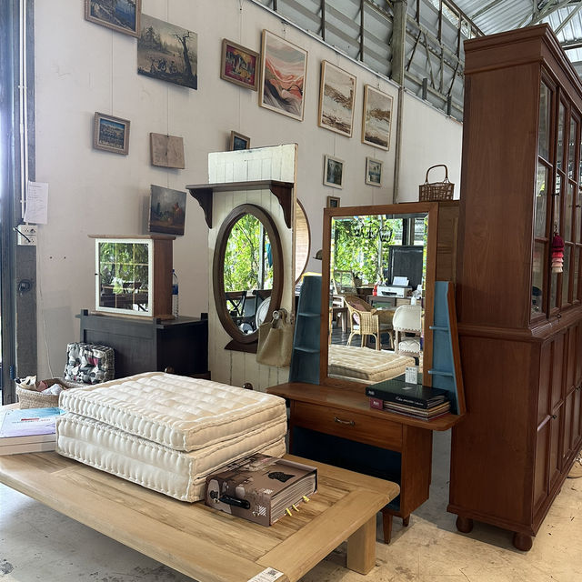 🪑ของตกแต่งบ้านสวย ๆ และโชว์รูมเฟอร์นิเจอร์ครบครัน