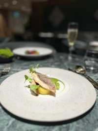 上機前嘅Fine Dining - plaza premium lounge- First