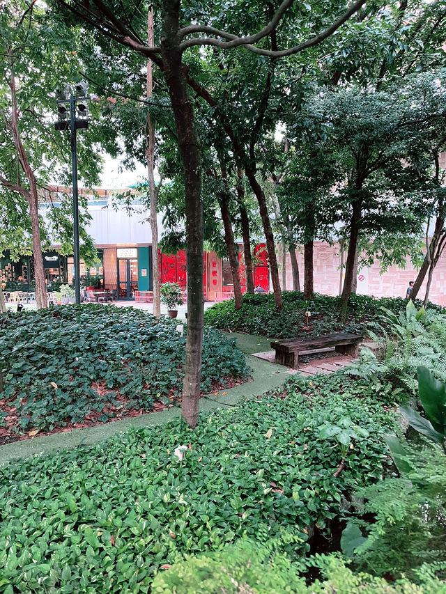 The Starling: A Unique Mall in the Heart of a Park 