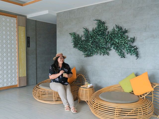 ที่พักบนเนินเขามองวิวหาดป่าตองได้เต็มตา เงียบสงบ