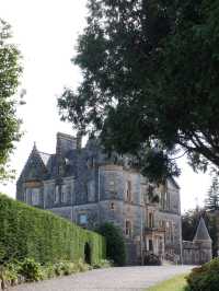 遊客排隊親石頭還要收費/布拉尼城堡