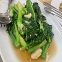  แหลมเจริญซีฟู้ด – สดจัดเต็มในบรรยากาศครอบครัว