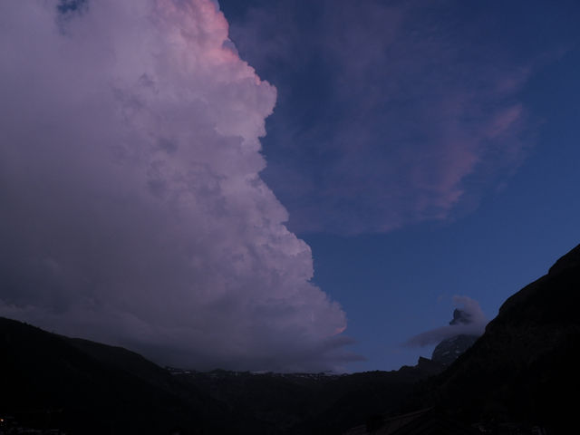 瑞士🇨🇭策馬特城區的黃金日出