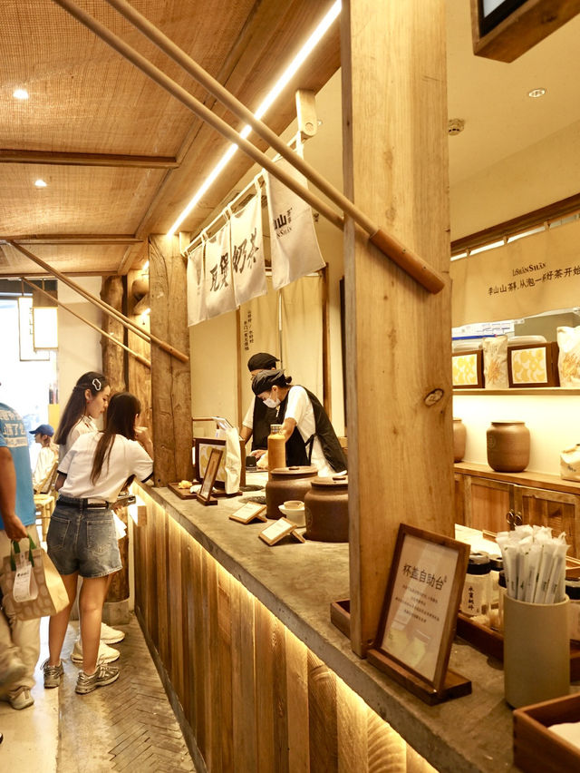 ร้านชานม “Li Shan Shan (李姗姗)” ที่เฉิงตู ร้านชานม “Li Shan Shan (李姗姗)” ที่เฉิงตู