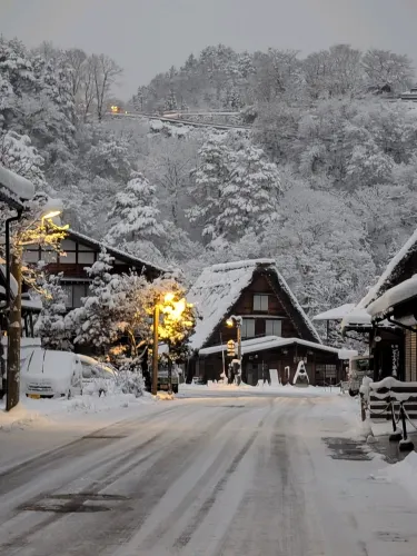 Shirakawa-go yang Ajaib: Sebuah Dunia Salju yang Seperti di Majalah | Trip.com Desa Shirakawa
