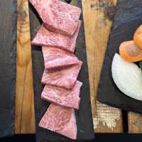 北海道白老郡_「Shiraoi Beef Shop Iwasaki Omotenashi-tei 白老牛の店いわさき おもてなし亭」必吃白老牛又嫩油質多，實在太好吃了😋