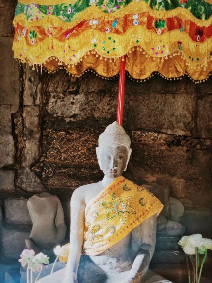 微笑みの一段下で | バイヨン寺院 | Trip.com シェムリアップ