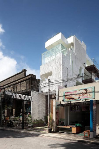 🔥Designed hotel ceiling in Kuta? An urban oasis created from ancient wood! 🌊