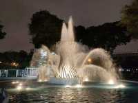 Beautiful park woven with water and light 