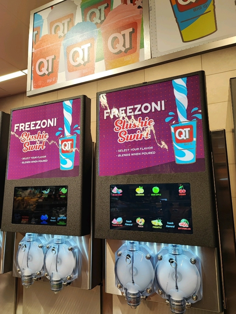 アメリカの興味深い地元のガソリンスタンド - QT | Trip.com グリーンビル