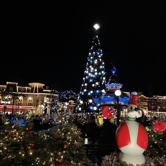 Disneyland Paris  during Christmas
