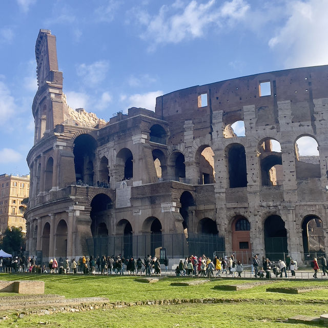 Gazing upon the Colosseum 