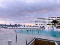 Pearly Grey Ocean Club – Cliffside Comfort in Callao Salvaje