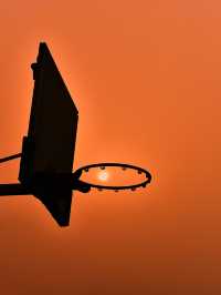 Hoops Under Open Skies: America’s Basketball Spirit 🏀
