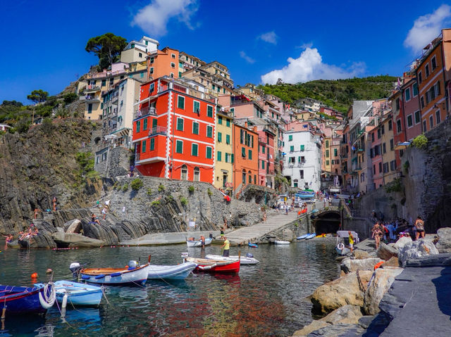 🎨 Cinque Terre – Italy’s Living Postcard 🌊 