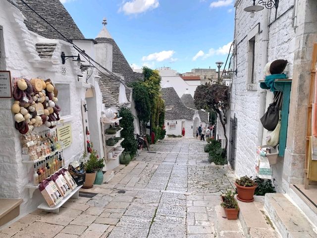 The trulli house place in Italy you cannot miss 🛖🍇