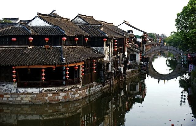 浙江一座古鎮，至今完好地保存著宏大的明清古建築群，國內罕見