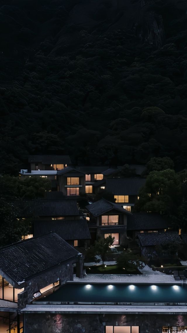 萬能的朋友圈讓我住進了山谷懸崖之間避世山居