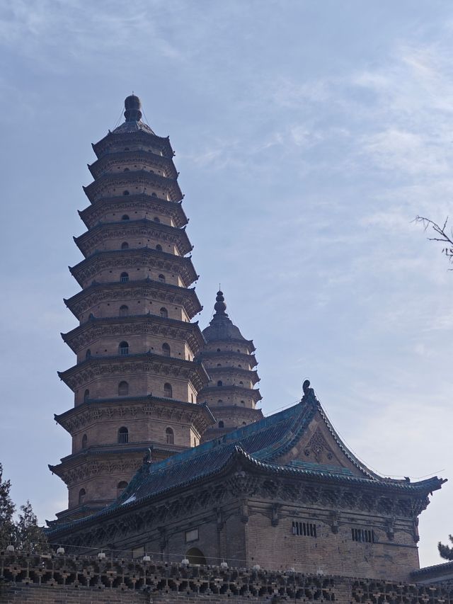 永祚寺，俗稱雙塔寺，始建於明萬曆年間（1573~1620年），依山構築，坐南朝北，由寺院、塔院和碑廊院組成