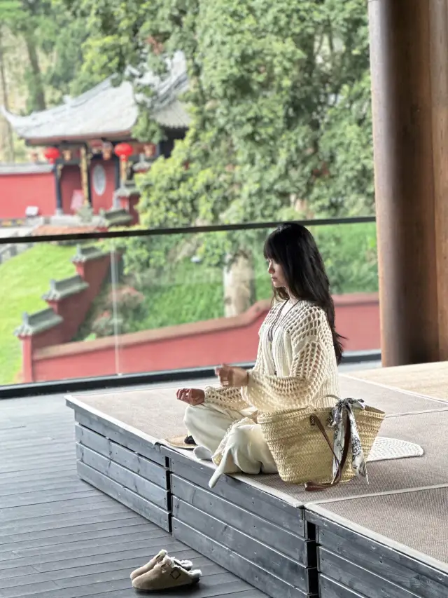 Surrounding Chengdu, visit the millennium-old Zen temple and admire the vast tea plantations
