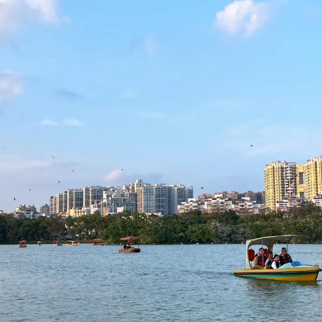 Huizhou West Lake, the setting sun is infinitely beautiful, but it's just near dusk