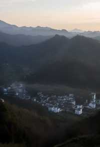 皖南版千里江山圖，飄在雲端的古村