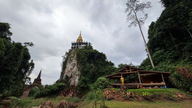 泰國素叻他尼不是中轉站震撼雲頂佛塔群