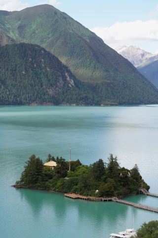 Tibet's first national 5A-level natural scenic tourist attraction