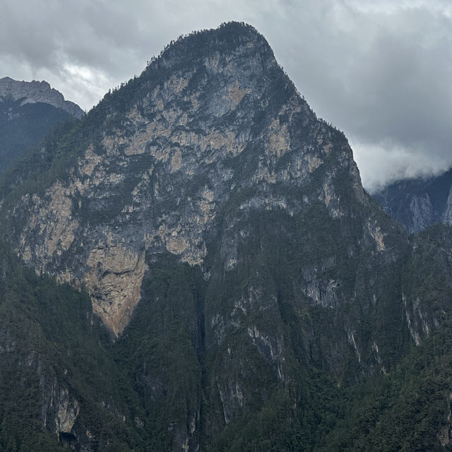 Shangri la gorge, Balegezong