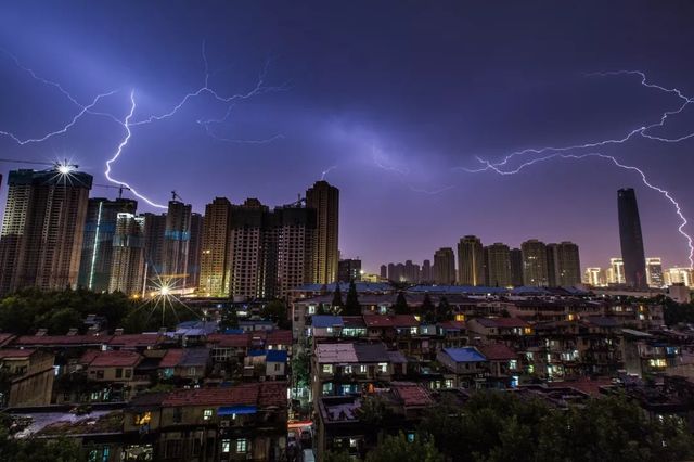 武漢長江兩岸的夜景實在是太美了！讓人過目難忘！
